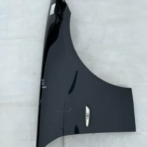 Преден десен калник за BMW E90/E91