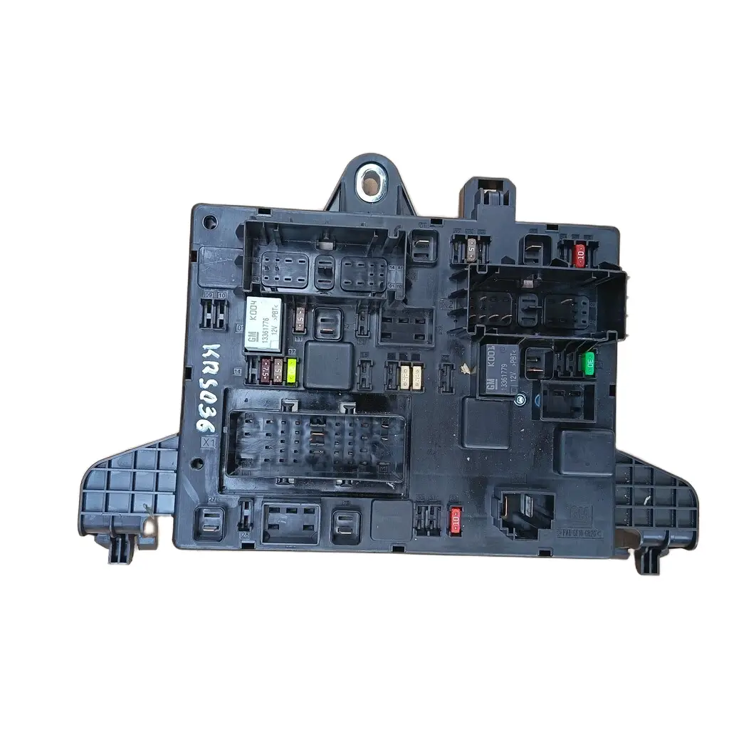 Задното бушонно табло 13343950 Opel Astra J